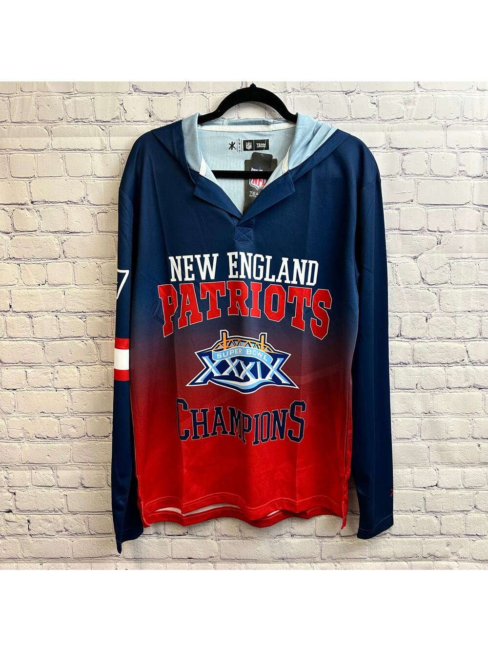 NFL New England Patriots Super Bowl XXXIX Champions Hoody Tee Size Large NEW